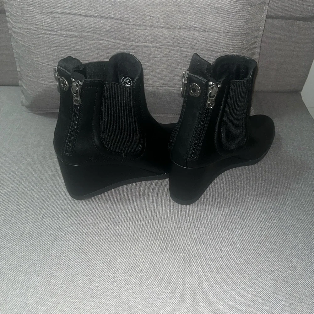 Blowfish Malibu Praline (Women's) Black Wedge Ankle Boots